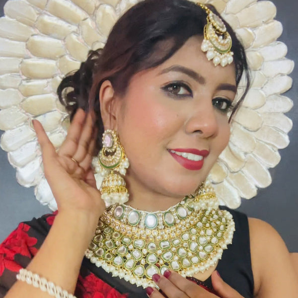 Model wearing traditional Kundan bridal jewelry set with choker necklace, jhumka earrings and maang tikka – imitation jewelry from Trenzify Store.