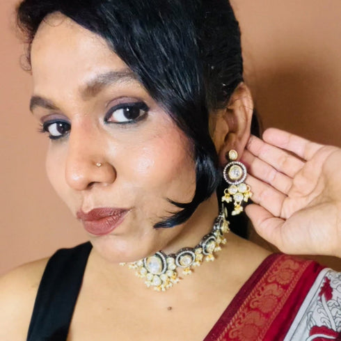 Model wearing black rhodium and gold plated Kundan choker necklace set with matching earrings – imitation jewelry from Trenzify Store.