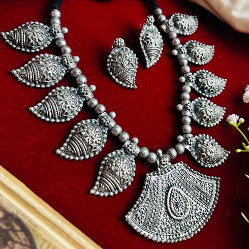 Oxidized Tribal Temple Necklace Set from Trenzify Store.