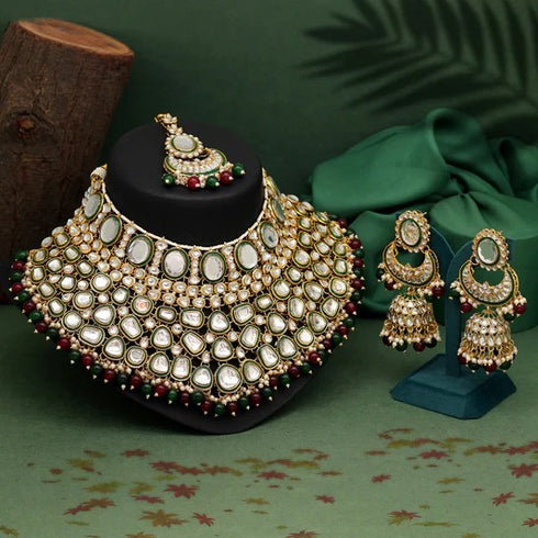Traditional Kundan bridal jewelry set with choker necklace, jhumka earrings and maang tikka – imitation jewelry from Trenzify Store.